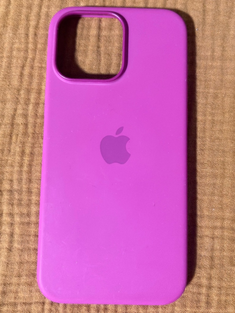 Apple iPhone 16 Pro Max Silicone Case - Bright Fuchsia Pink